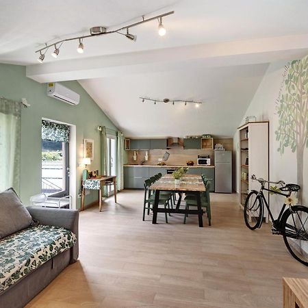 Mansarda Albero Verde Con Piscina Casanova Lerrone Eksteriør billede